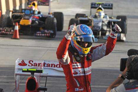 Alonso hentede en sejr i åbningsløbet i Bahrain - der aspirerer til Formel 1-historiens kedeligste løb